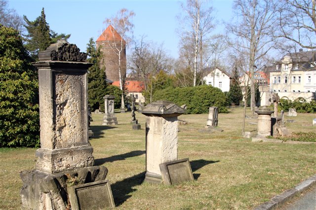 Der alte Teil des Donatsfriedhofs mit dem Donatsturm im Hintergrund |
Foto: Wieland Josch