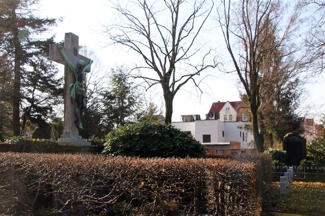 Kreuzigungsmonument auf dem Donatsfriedhof |
Foto: Wieland Josch